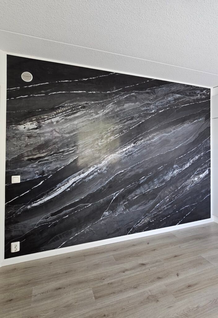 musta-hopea marmorijäljitelmä