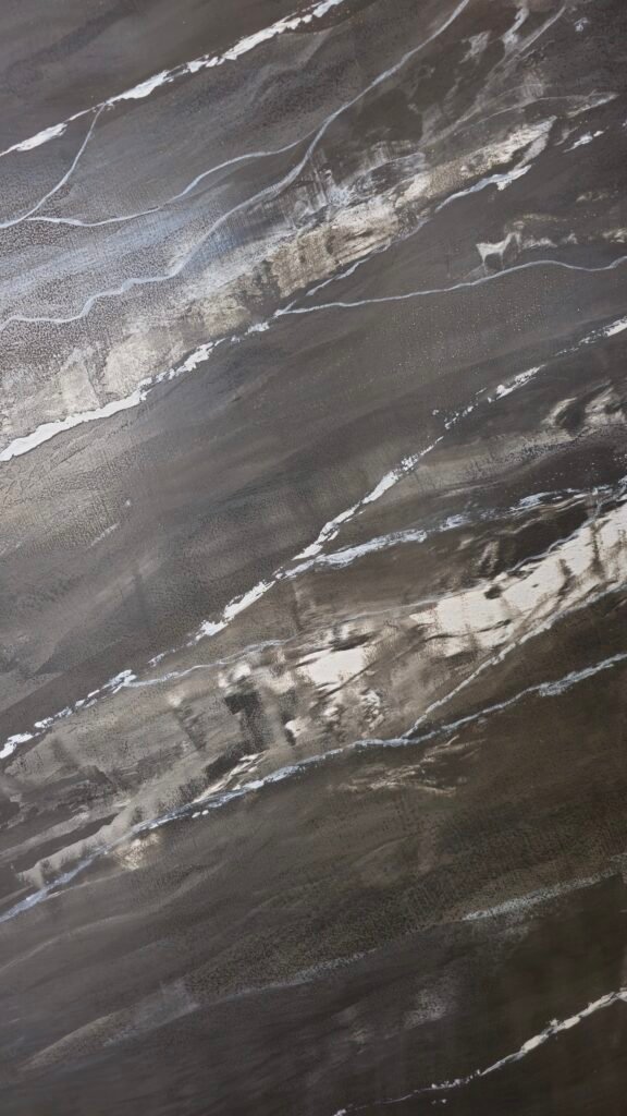 musta marmorijäljitelmä