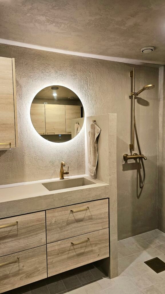 hartsipinnoitettu katto, seinät, taso