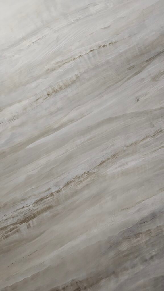 Vaalea marmorijäljitelmä